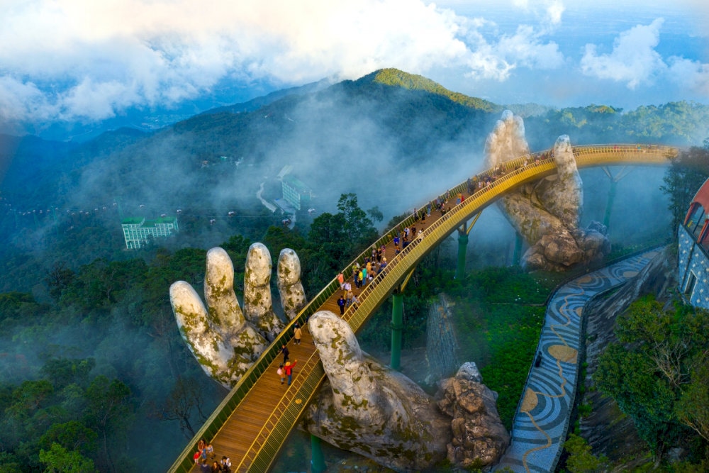 Cầu Vàng đã trở thành điểm đến hấp dẫn của du khách khi có dịp ghé thăm Đà Nẵng